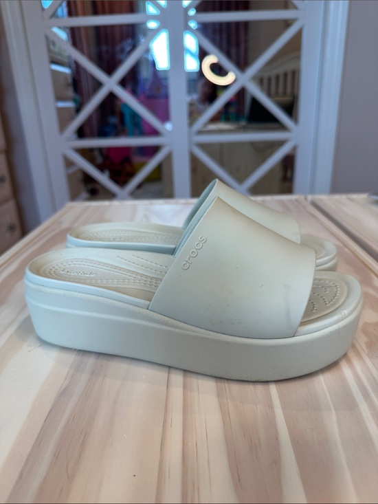 CROCS Shoes - CROCS Women's Platform Slide Sandals in Cream LiteRide